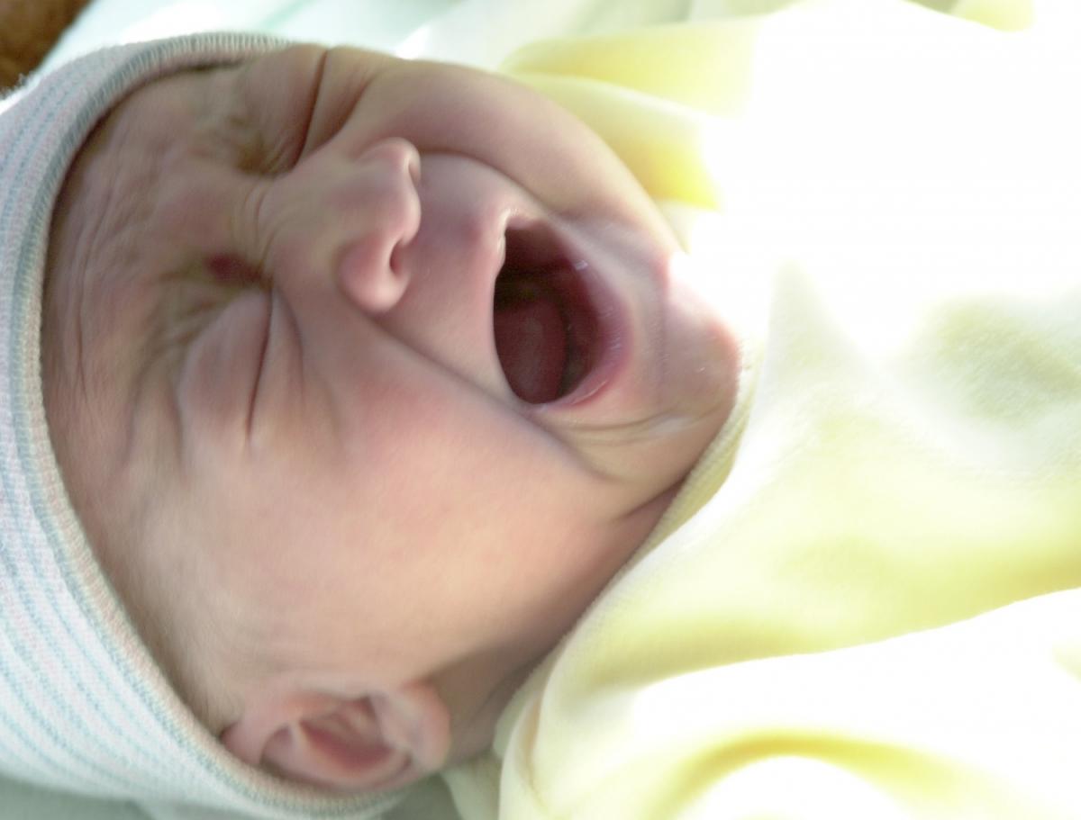 Jobban alszik a csecsemő, ha hagyjuk sírni?